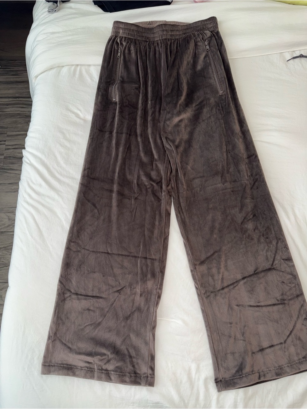SKIMS Velour Sweatpants